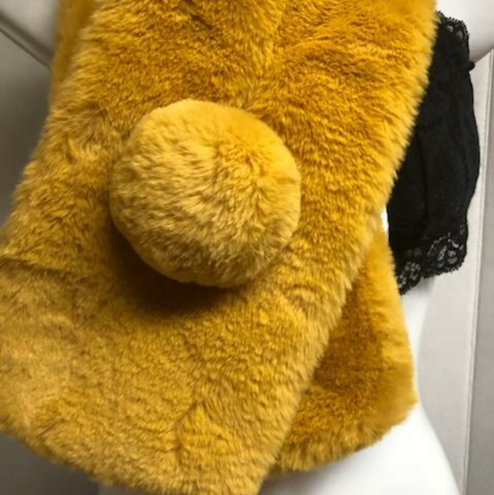 Extremely soft faux fur scarf.